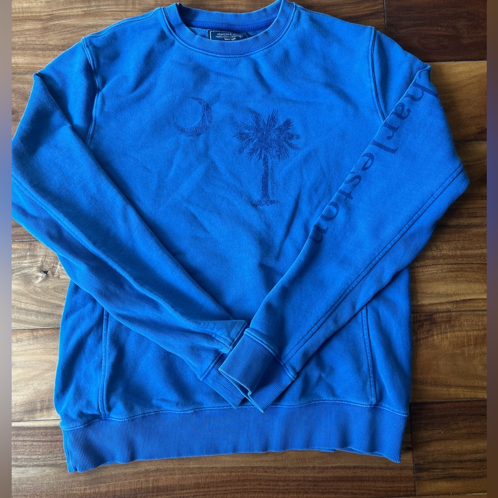 Vineyard vines, women’s crewneck lightweight sweatshirt. Size small.